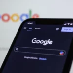 Interface AI Mode de Google montrant options de vols et hôtels