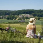 Cyclistes le long du canal du Midi, symbole du slow tourisme